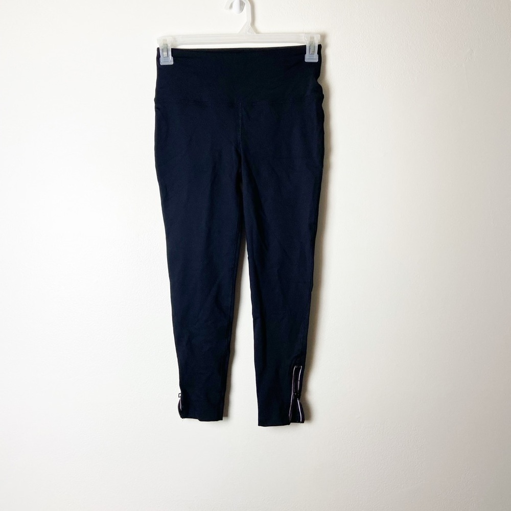 BEYOND YOGA • Women’s Athletic Black Cropped Ankle Zip Leggings Size Medium